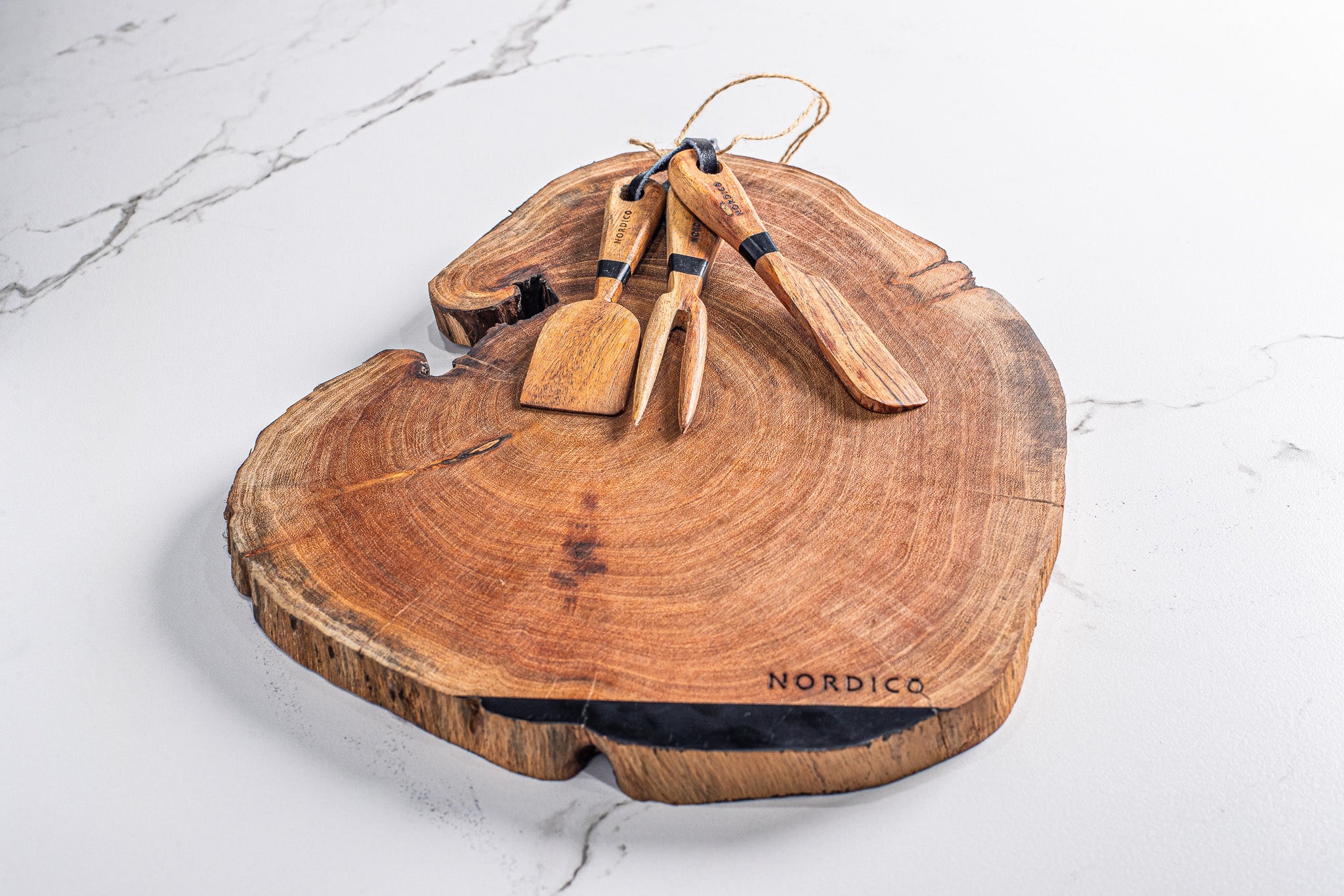 NORDICO Wooden Cheese Board Set